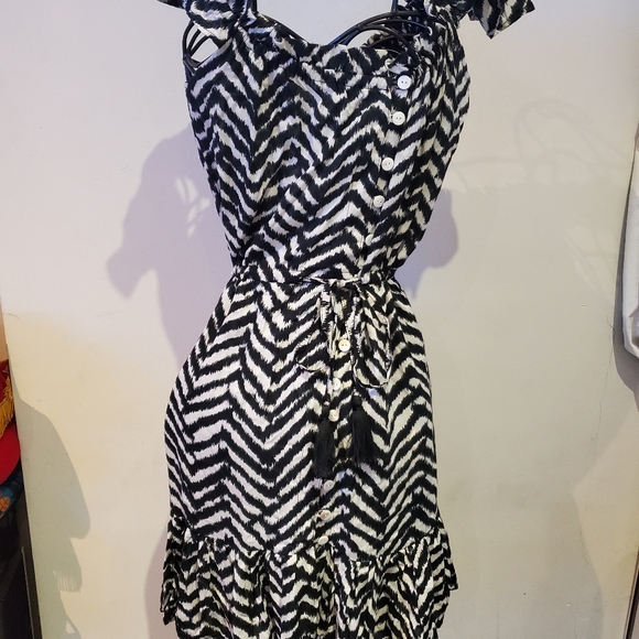 Dress - Picture 3 of 3